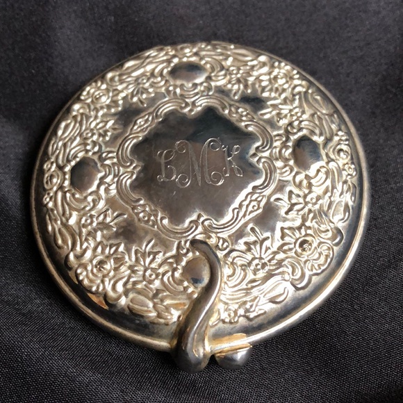 Silverplate Repousse Compact Mirror - Picture 2 of 12